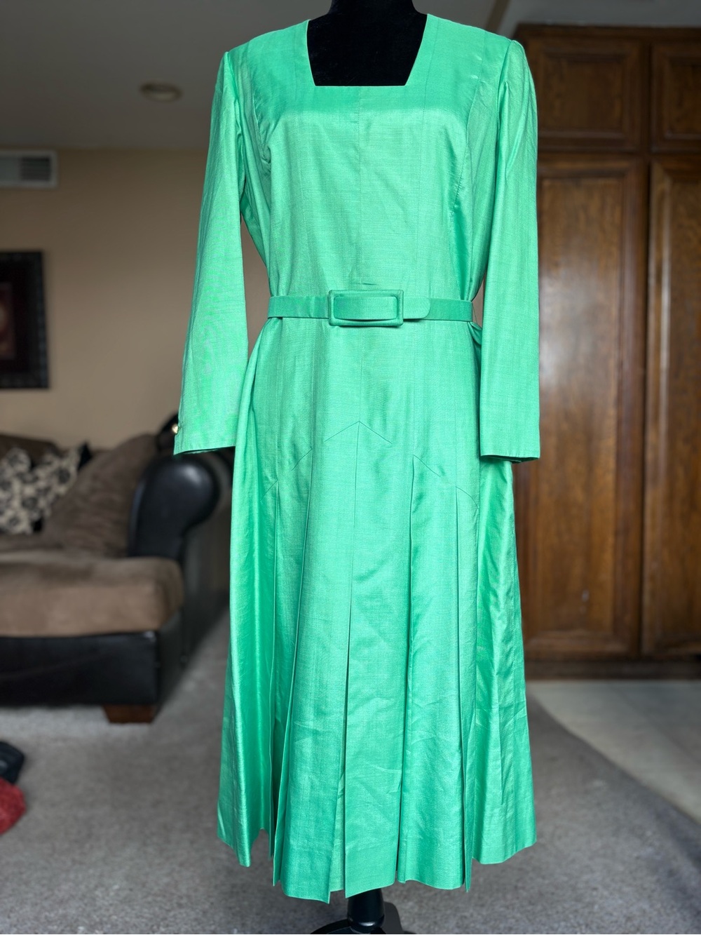 Classic Vintage Green Long-Sleeve Belted Dress
